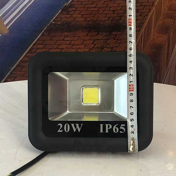 den-pha-led-ngoai-troi-20w-tron-rong-hkled-b