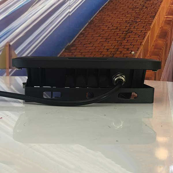 den-pha-led-ngoai-troi-20w-tron-rong-hkled-d