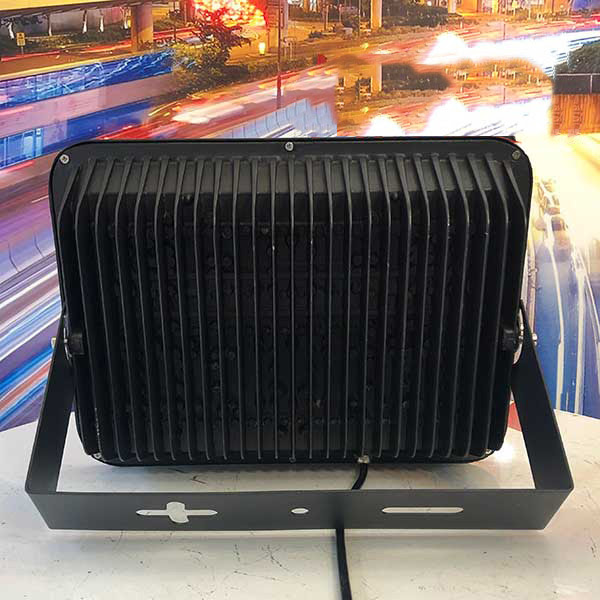 den-pha-led-ngoai-troi-250w-tron-hkled-f