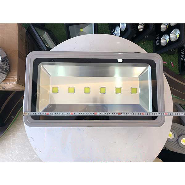 den-pha-led-ngoai-troi-300w-pha-roi-xam-hkled-a