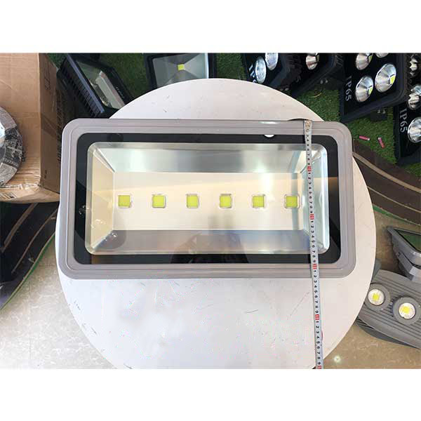 den-pha-led-ngoai-troi-300w-pha-roi-xam-hkled-b