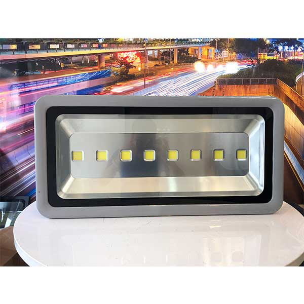 den-pha-led-ngoai-troi-400w-pha-roi-xam-hkled-a