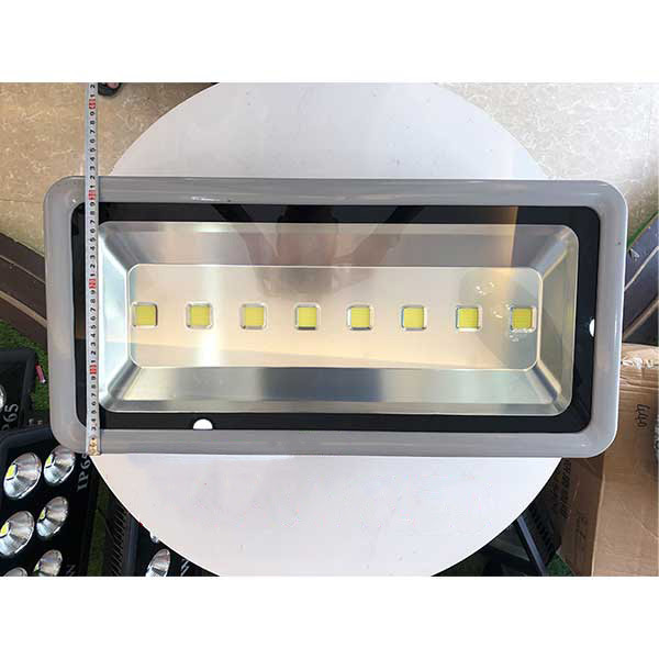 den-pha-led-ngoai-troi-400w-pha-roi-xam-hkled-c