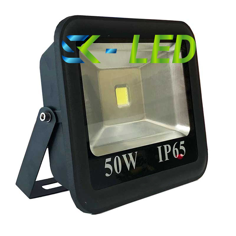 den-pha-led-ngoai-troi-50w-tron-choa-rong-hkled