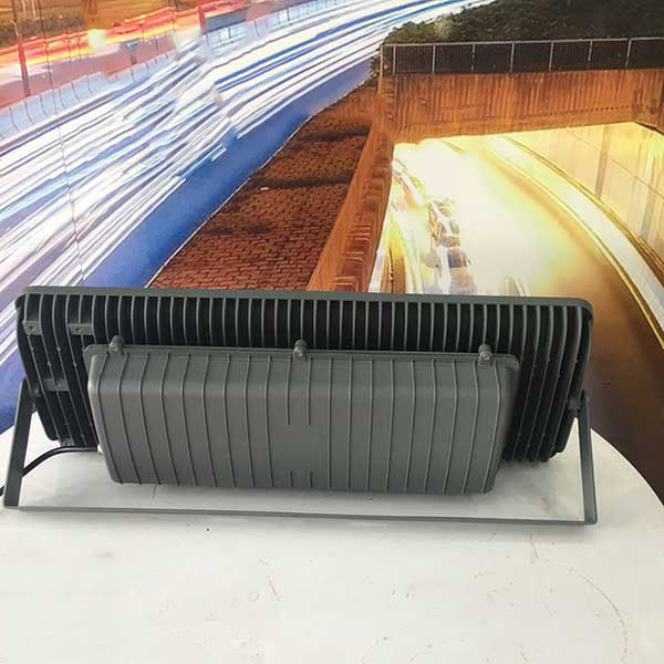 den-led-chong-chay-no-200w-d