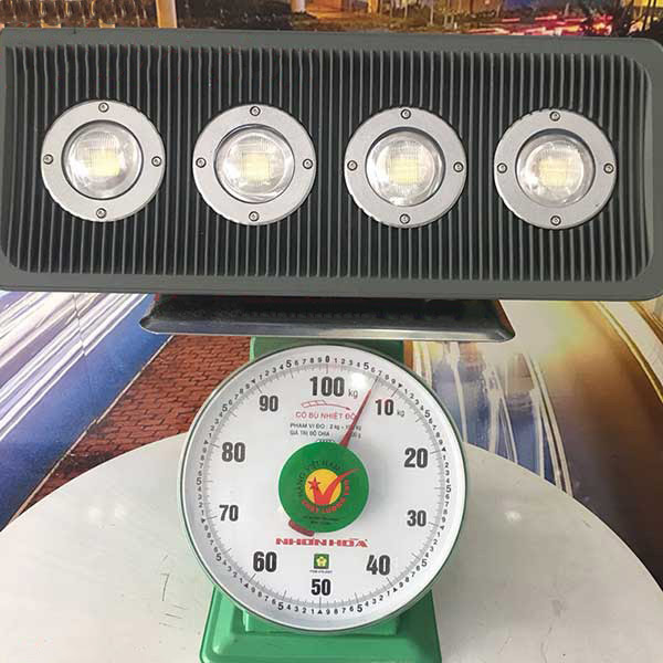 den-led-chong-chay-no-200w-e